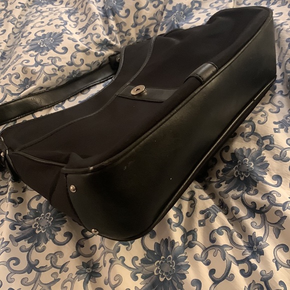 Etienne Aigner hobo with several compartments for organization - Picture 8 of 9